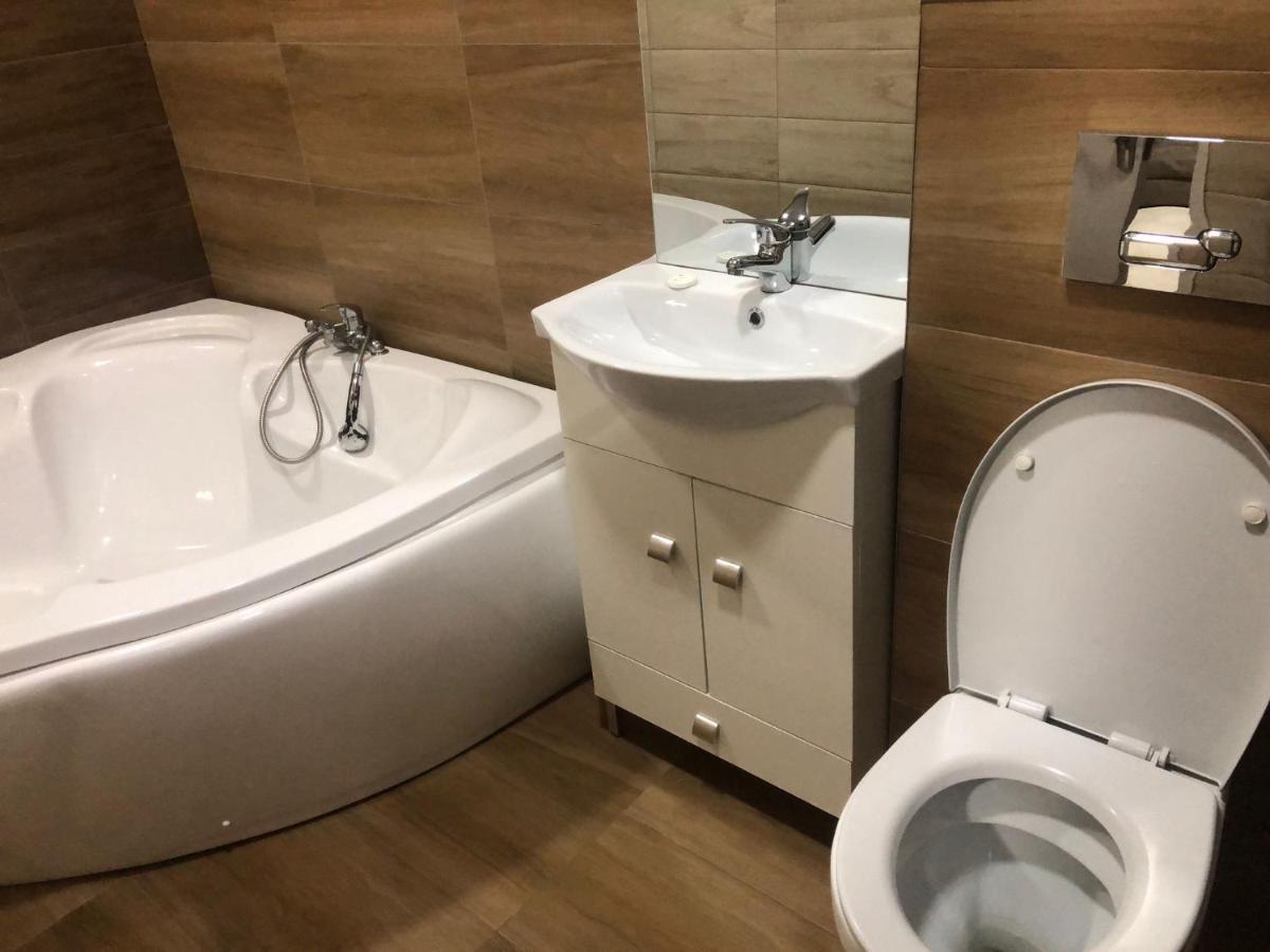 Hotel Aqua Palace Petroşani Εξωτερικό φωτογραφία